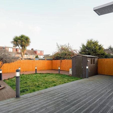 Beautiful 4 Bed Immaculate Condition Refurbished Property 롬포드 외부 사진