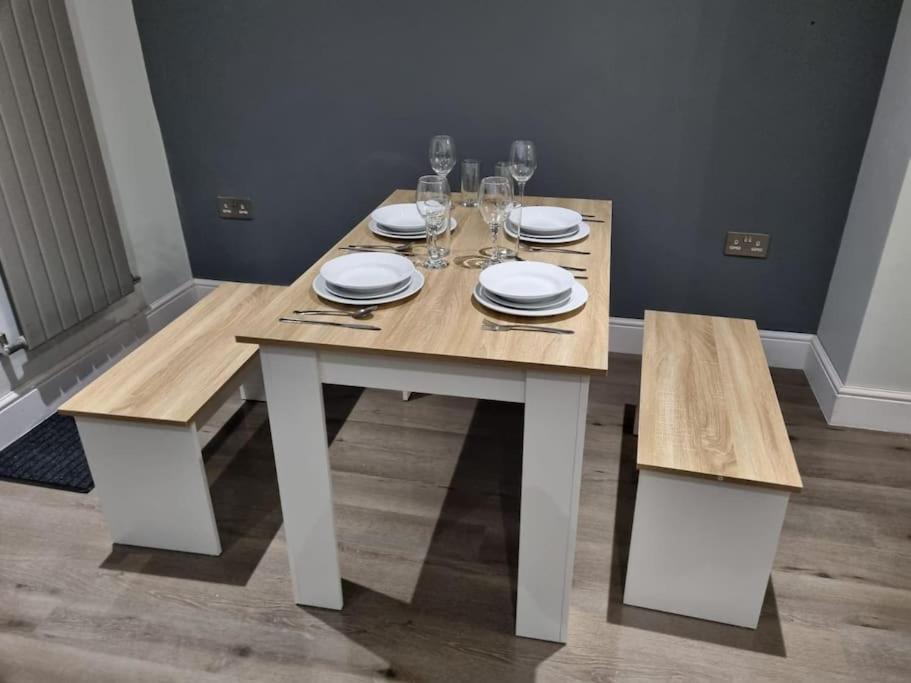Beautiful 4 Bed Immaculate Condition Refurbished Property 롬포드 외부 사진